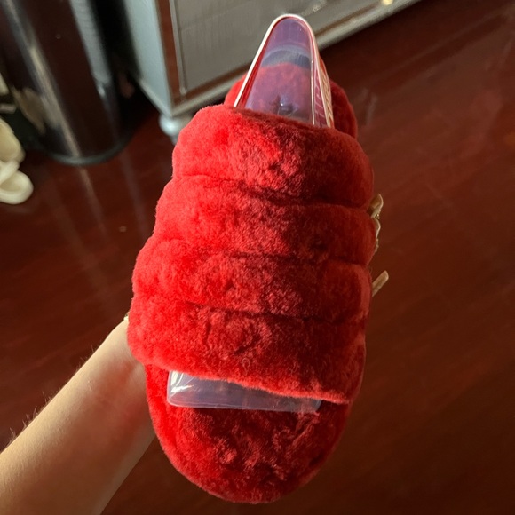 UGGS - Picture 4 of 5